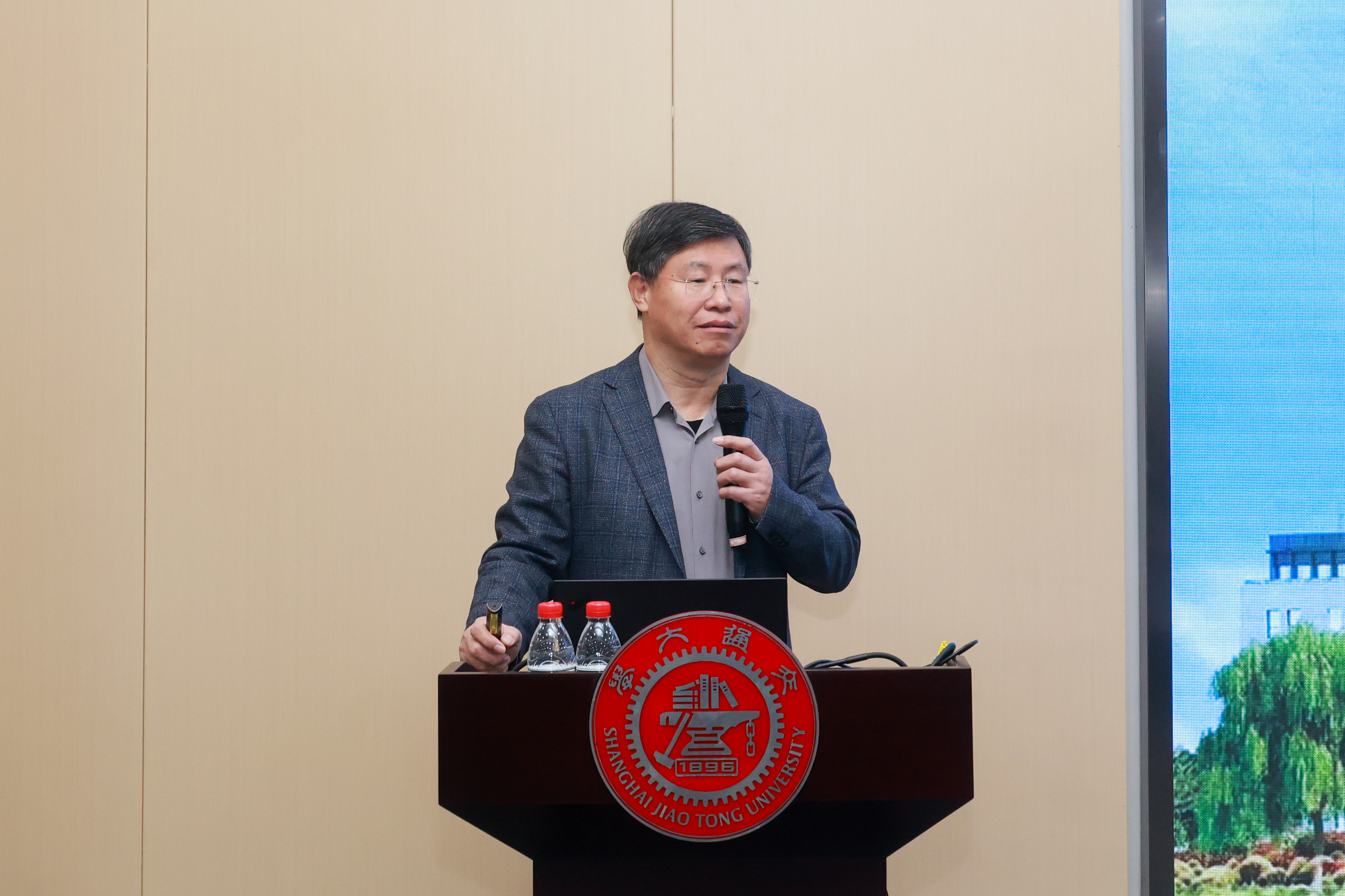 1764746511295598.jpg 211A8728-2.jpg